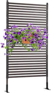 Metal outdoor privacy screen